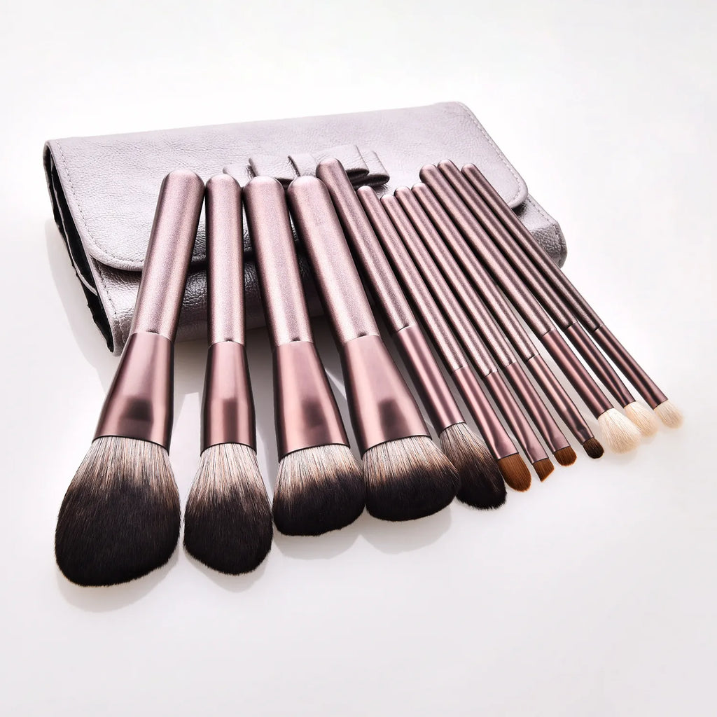 Date Night - Set de 12 pinceaux de maquillage compacts + pochette offerte